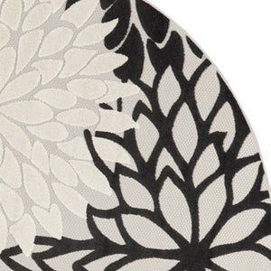 8' X 8' Black And White Indoor Outdoor Area Rug