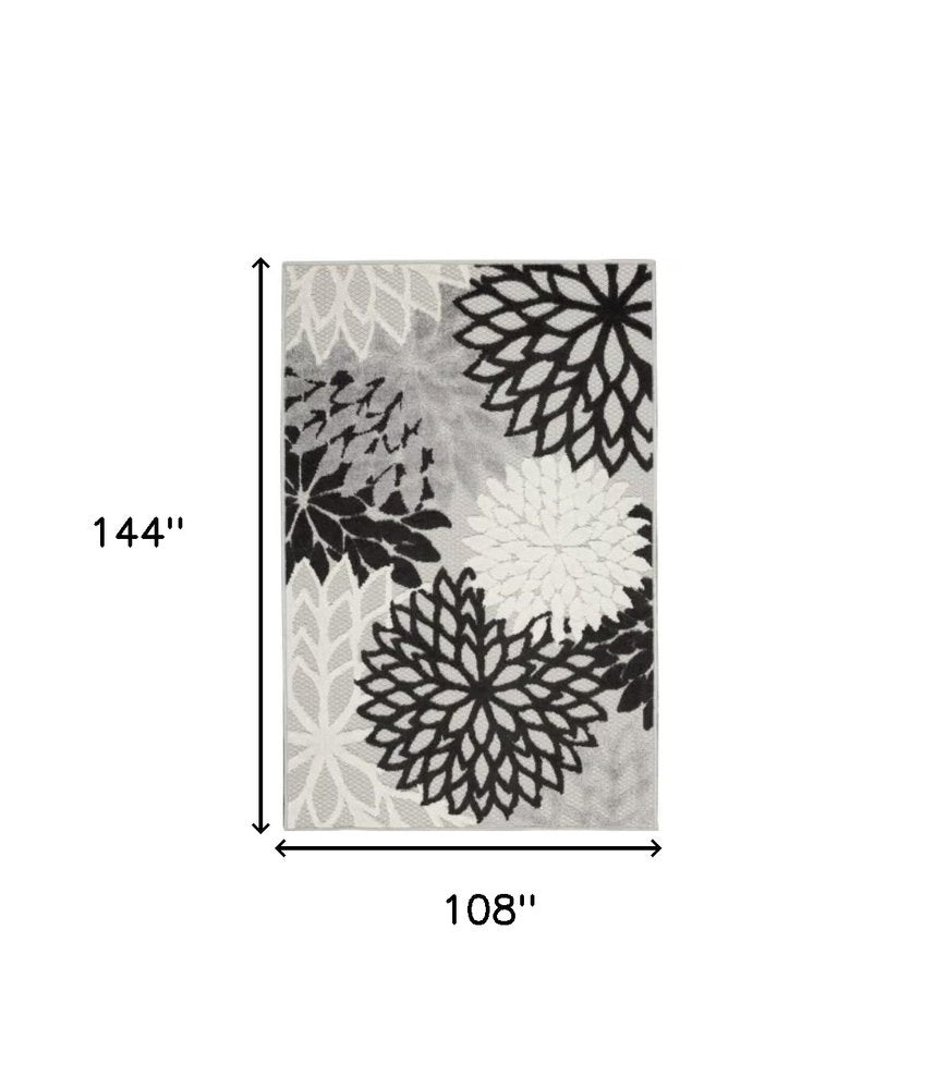 9' X 12' Black And White Indoor Outdoor Area Rug