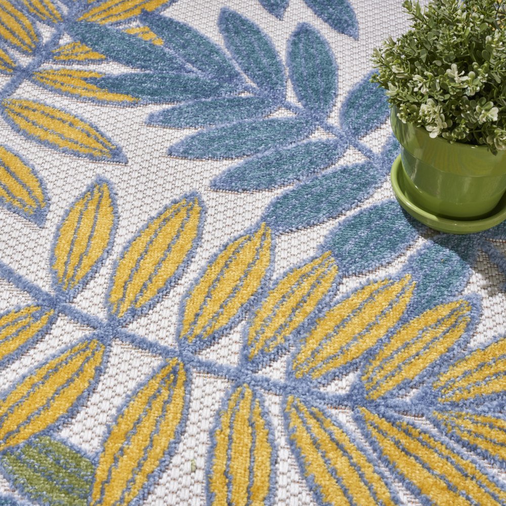 5' X 5' Ivory And Blue Round Indoor Outdoor Area Rug