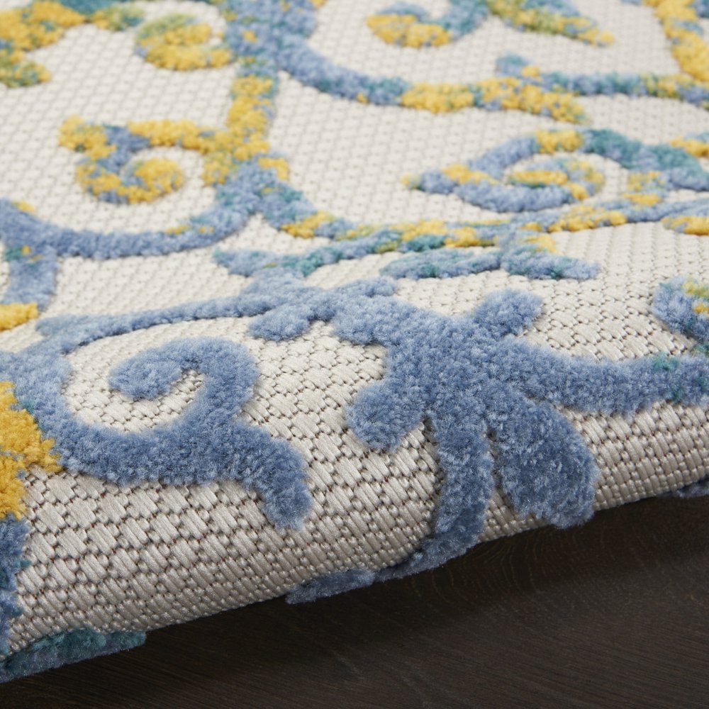 8' X 8' Ivory And Blue Round Indoor Outdoor Area Rug