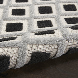 6' Black And White Indoor Outdoor Runner Rug