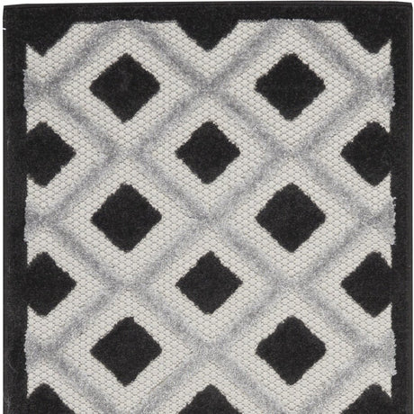 6' Black And White Indoor Outdoor Runner Rug