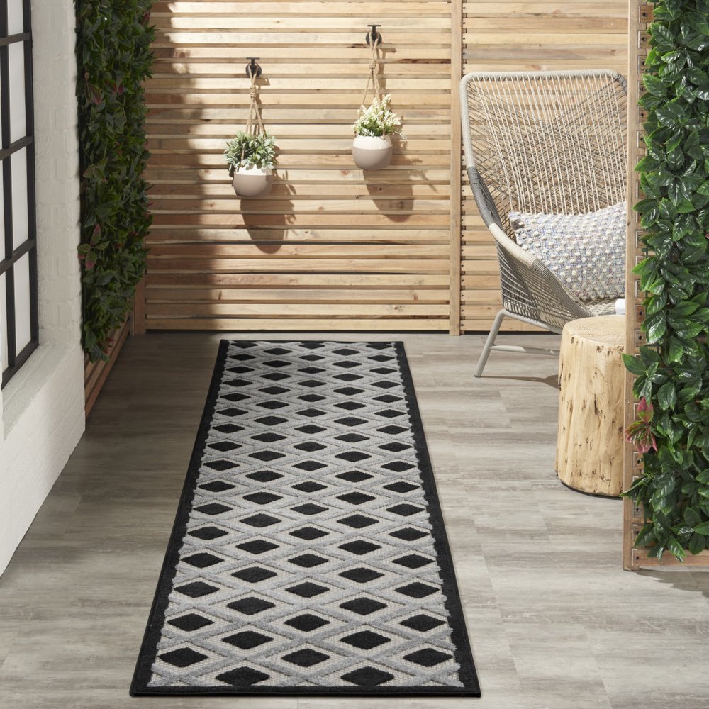 10' Black And White Indoor Outdoor Runner Rug