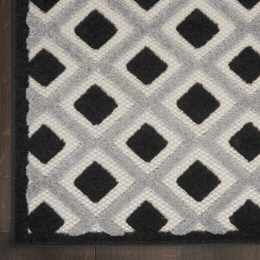 8' Black And White Indoor Outdoor Runner Rug