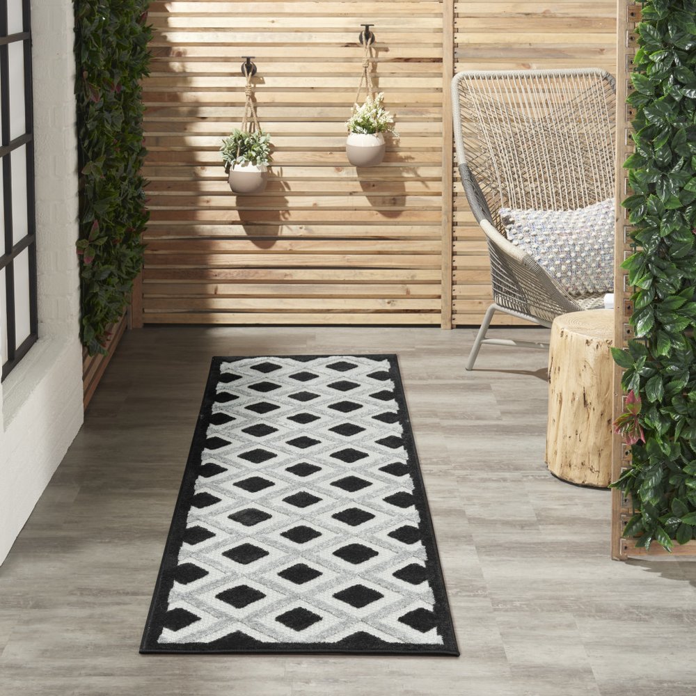 8' Black And White Indoor Outdoor Runner Rug