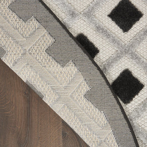8' X 8' Black And White Round Indoor Outdoor Area Rug
