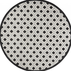 8' X 8' Black And White Round Indoor Outdoor Area Rug