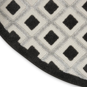 8' X 8' Black And White Round Indoor Outdoor Area Rug