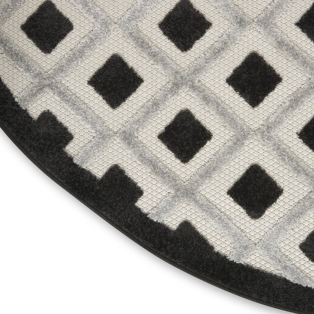 8' X 8' Black And White Round Indoor Outdoor Area Rug