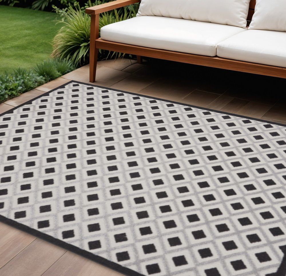 9' X 12' Black And White Indoor Outdoor Area Rug
