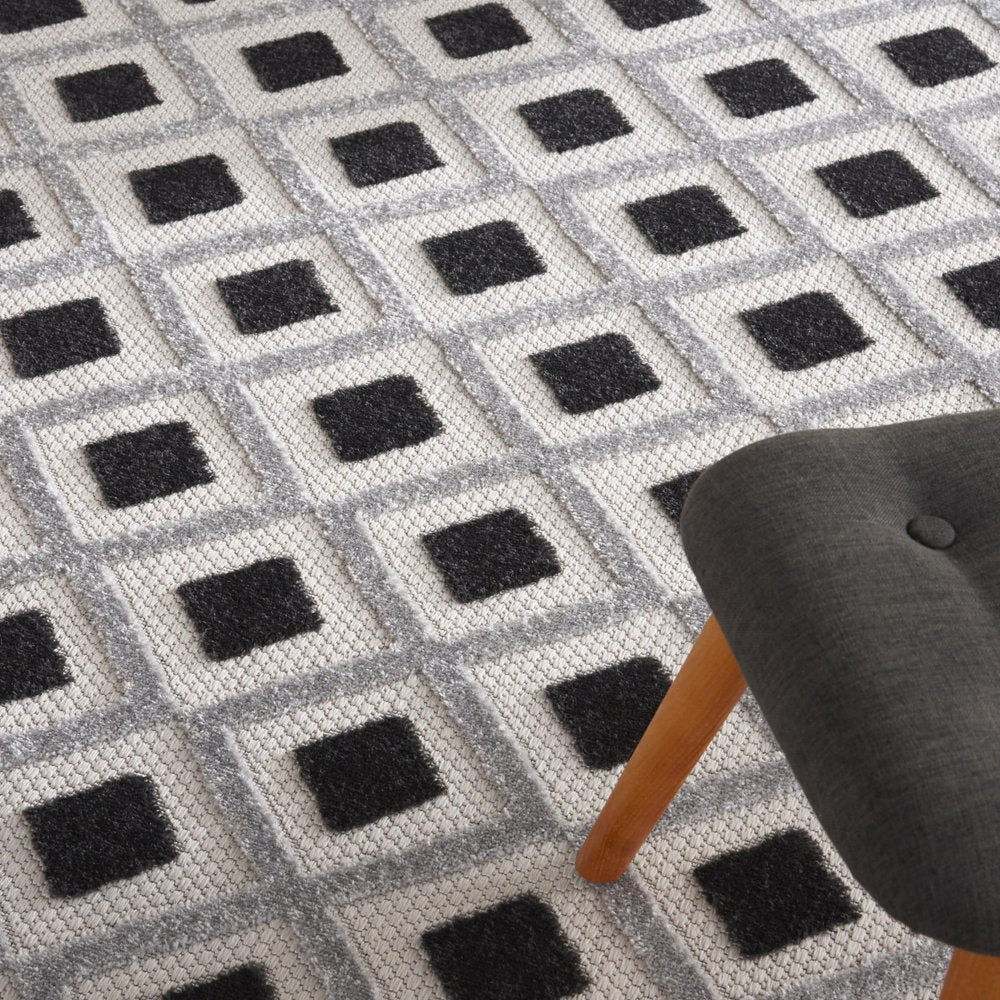 9' X 12' Black And White Indoor Outdoor Area Rug