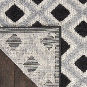 9' X 12' Black And White Indoor Outdoor Area Rug