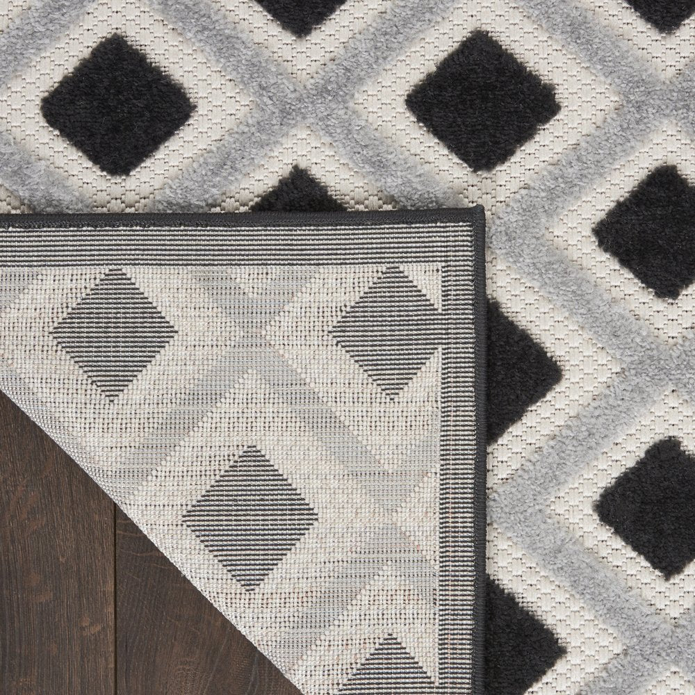 10' X 13' Black And White Indoor Outdoor Area Rug
