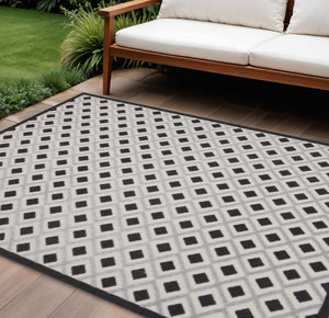 10' X 13' Black And White Indoor Outdoor Area Rug