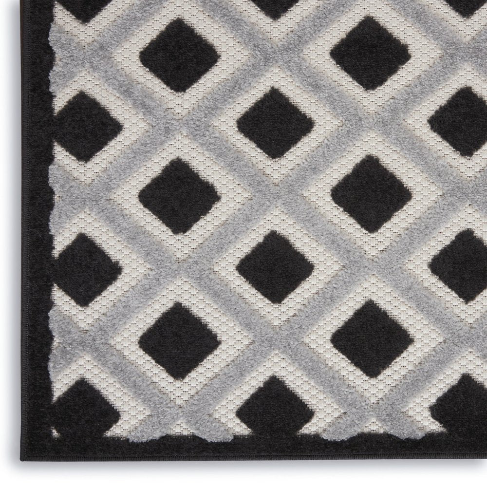 10' X 13' Black And White Indoor Outdoor Area Rug