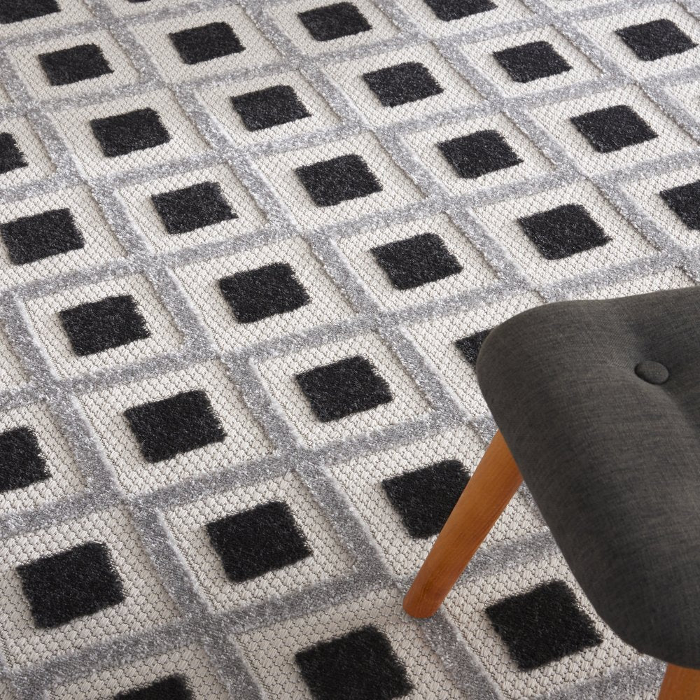 10' X 13' Black And White Indoor Outdoor Area Rug
