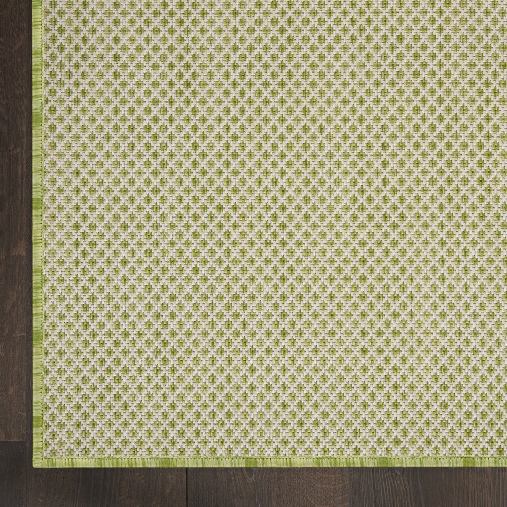 7' X 10' Green And Ivory Indoor Outdoor Area Rug
