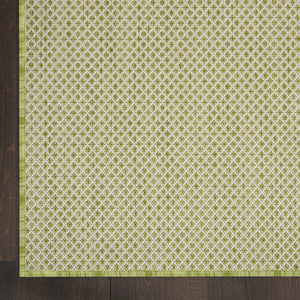 7' X 10' Green And Ivory Indoor Outdoor Area Rug