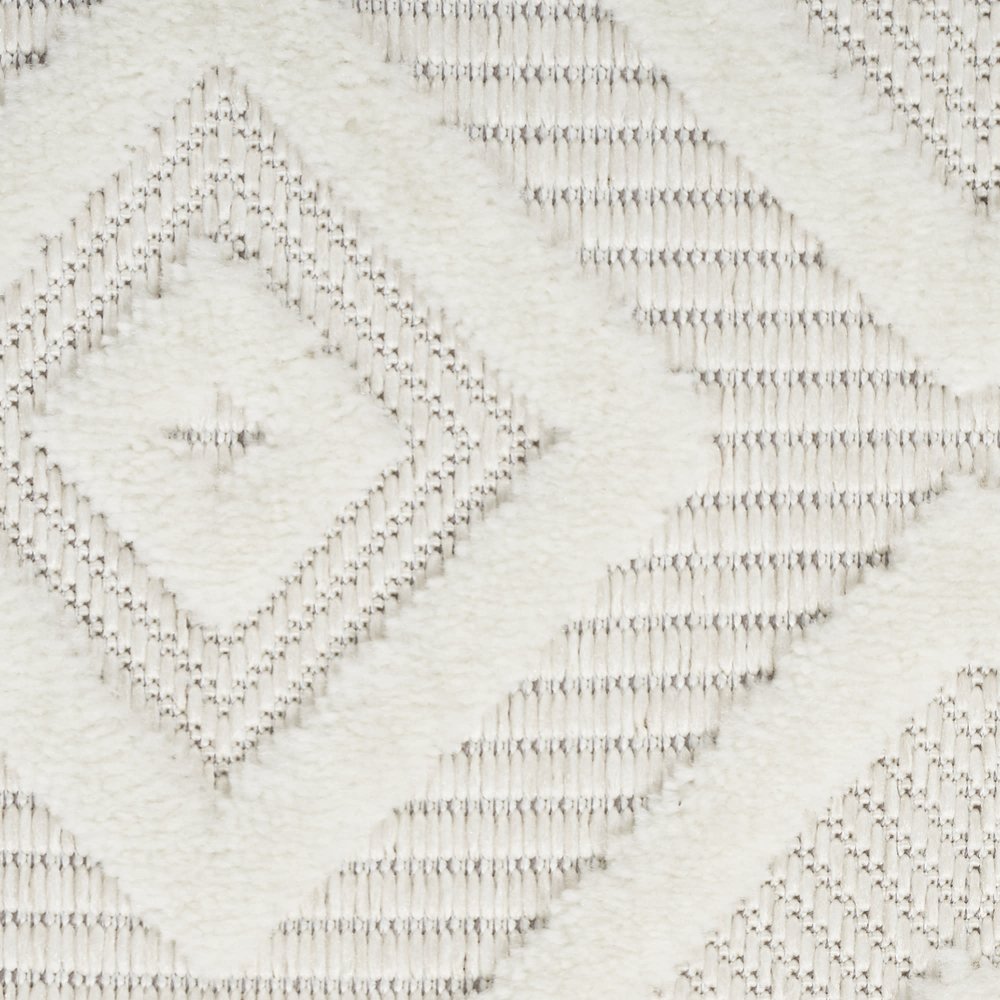 7' X 10' Ivory And White Indoor Outdoor Area Rug