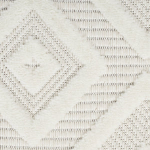 7' X 10' Ivory And White Indoor Outdoor Area Rug