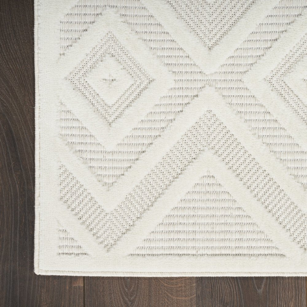 7' X 10' Ivory And White Indoor Outdoor Area Rug