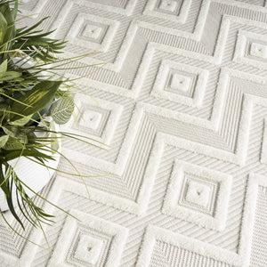 7' X 10' Ivory And White Indoor Outdoor Area Rug