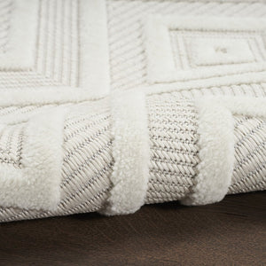 7' X 10' Ivory And White Indoor Outdoor Area Rug