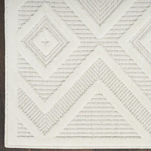7' X 10' Ivory And White Indoor Outdoor Area Rug
