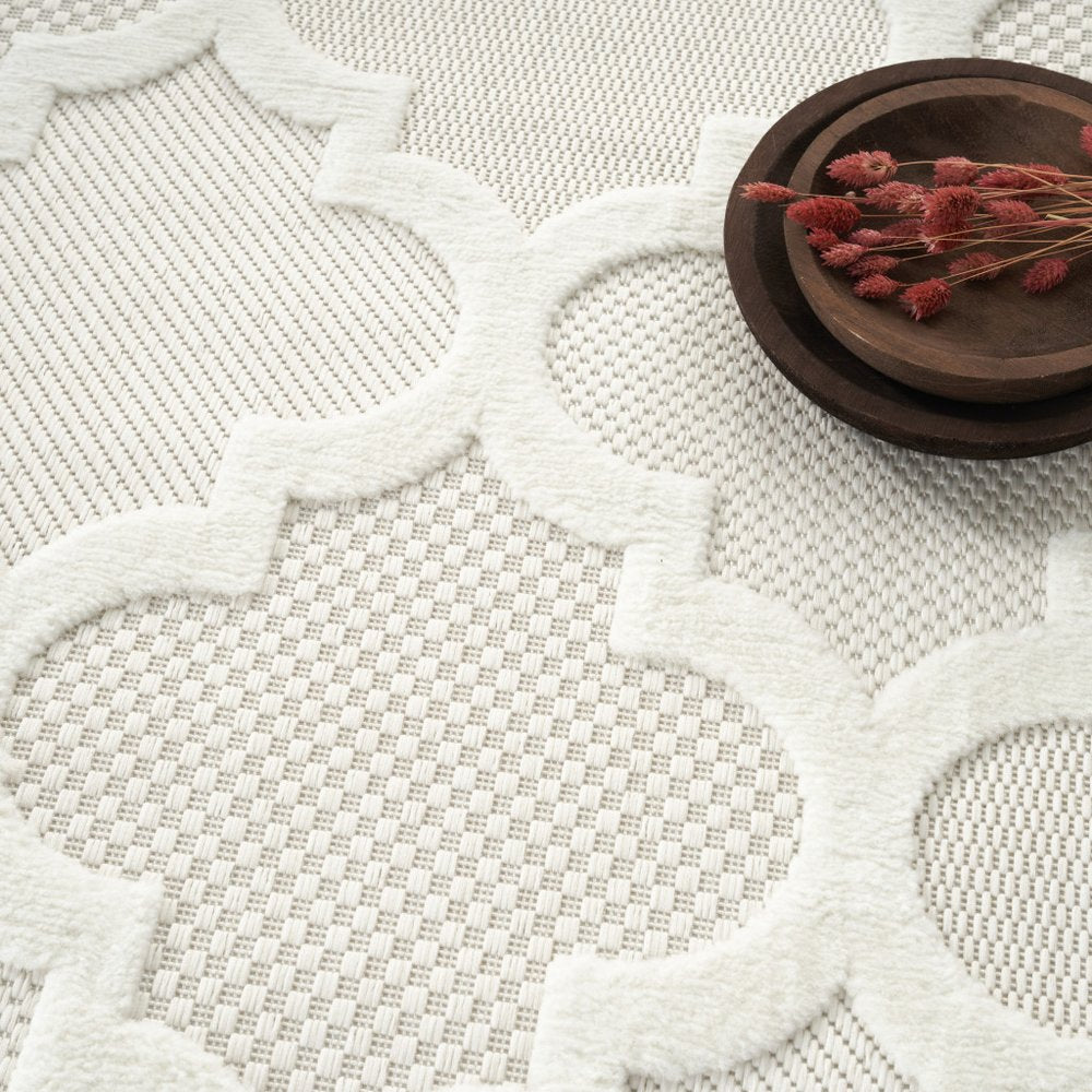 7' X 10' Ivory And White Indoor Outdoor Area Rug