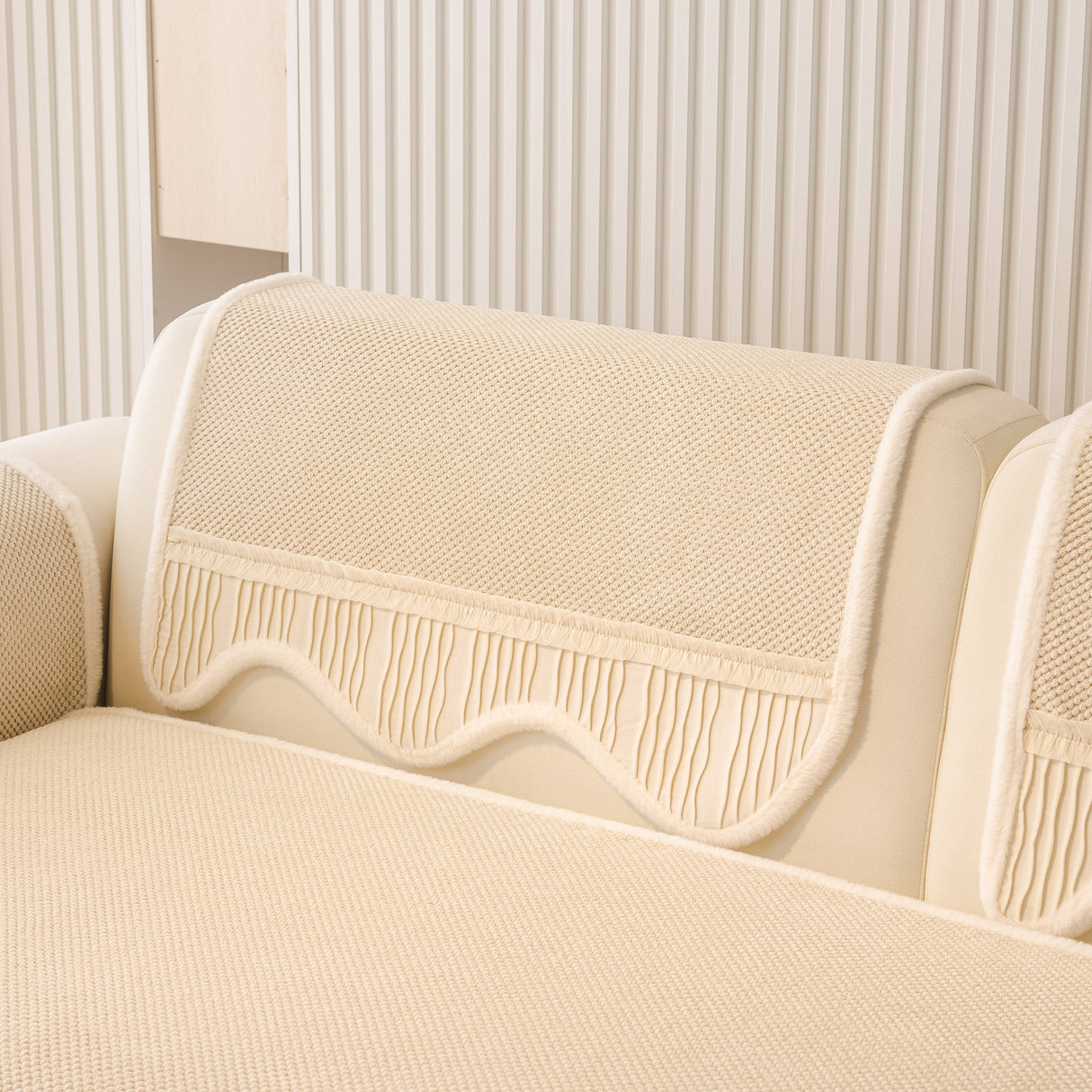 Dog Washable Sofa Protector Cover, Non-Slip Couch Slipcover with Soft Furry Trim