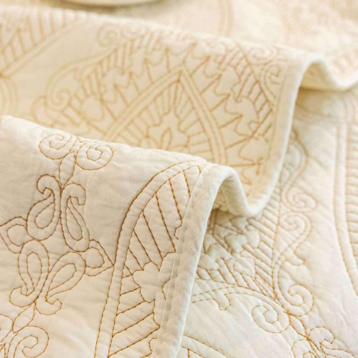 Baroque Sofa Cover – Quilted Cotton, Non-Slip, Washable with Ornate Embroidery