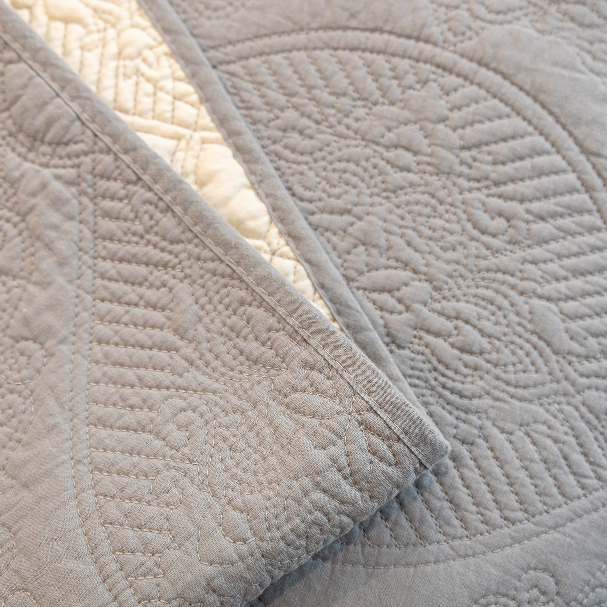 Baroque Sofa Cover – Quilted Cotton, Non-Slip, Washable with Ornate Embroidery