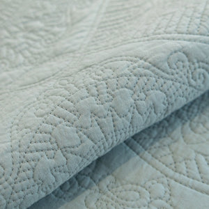 Baroque Sofa Cover – Quilted Cotton, Non-Slip, Washable with Ornate Embroidery