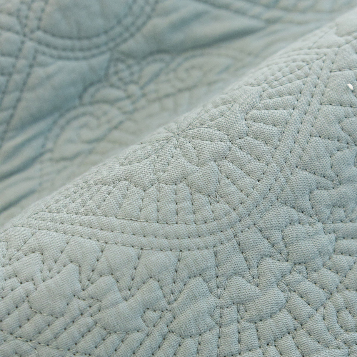 Baroque Sofa Cover – Quilted Cotton, Non-Slip, Washable with Ornate Embroidery