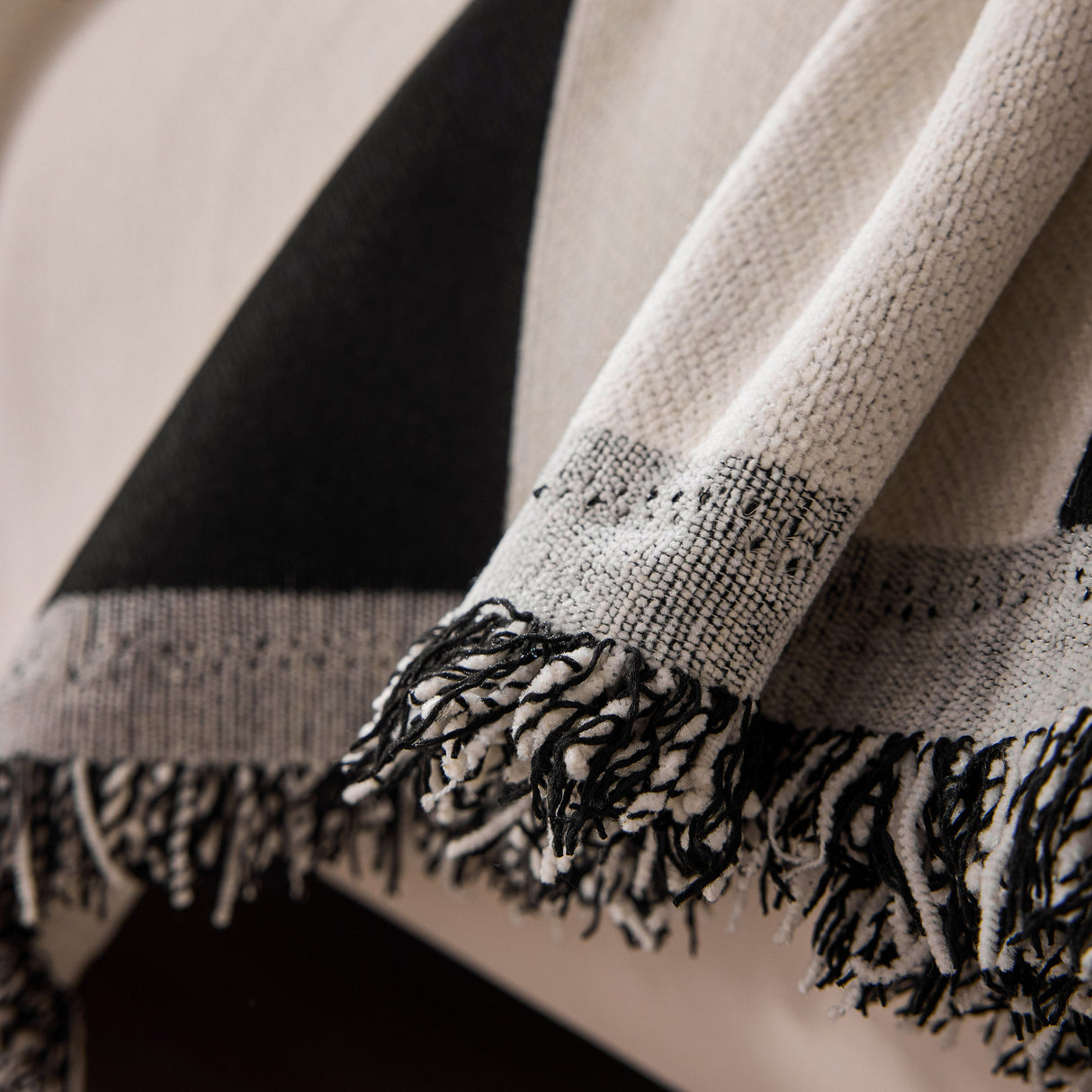 Modern Abstract Chenille Sofa Cover, Large Soft Throw Blanket with Tassels for Couch