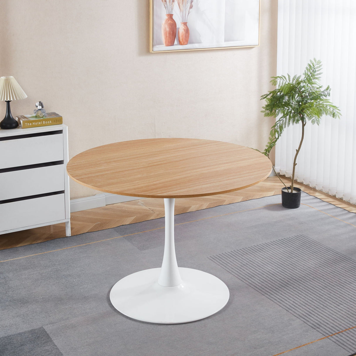 Mid-Century Tulip Dining Table With Round Top