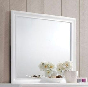 Naima - Minimalist Design Mirror by Couch.com