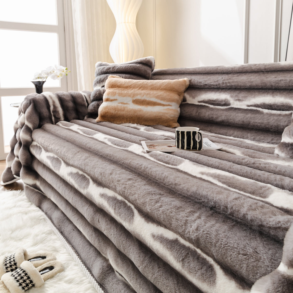 Ultra Soft Faux Fur Couch Cover – Large, Fluffy, and Elegant Sofa Throw Blanket