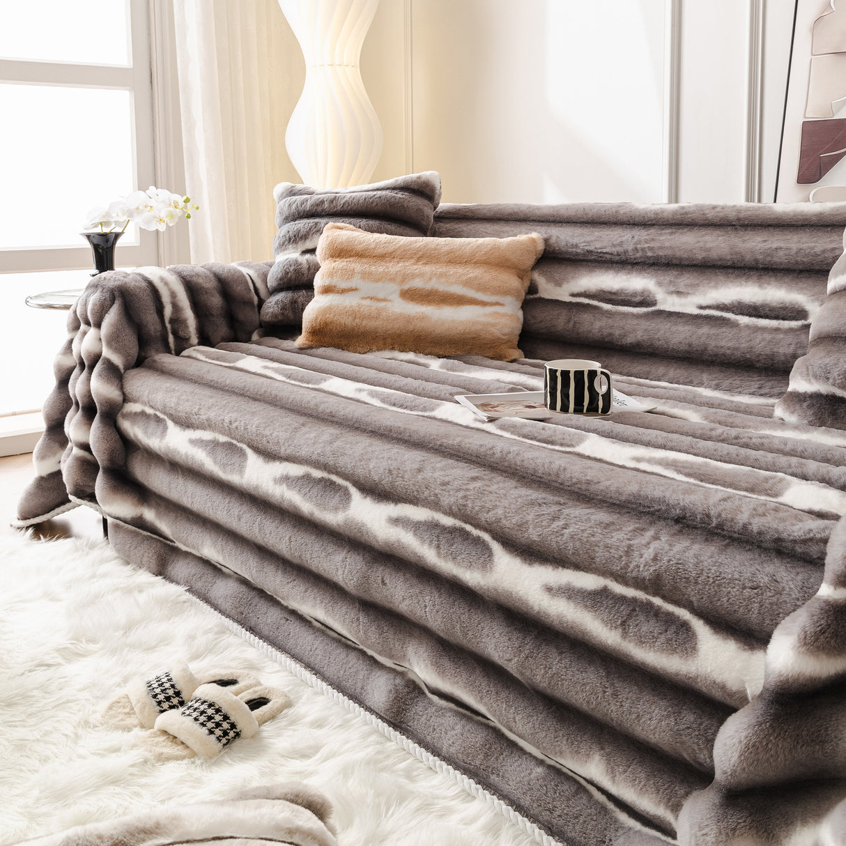 Ultra Soft Faux Fur Couch Cover – Large, Fluffy, and Elegant Sofa Throw Blanket