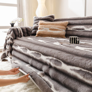 Ultra Soft Faux Fur Couch Cover – Large, Fluffy, and Elegant Sofa Throw Blanket