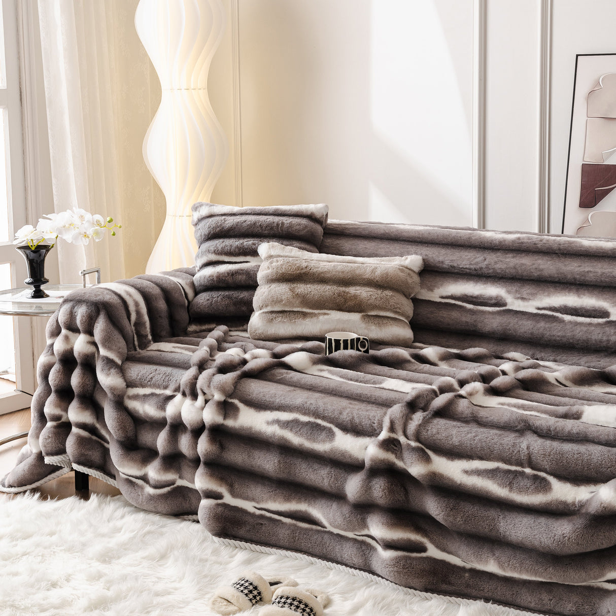 Ultra Soft Faux Fur Couch Cover – Large, Fluffy, and Elegant Sofa Throw Blanket