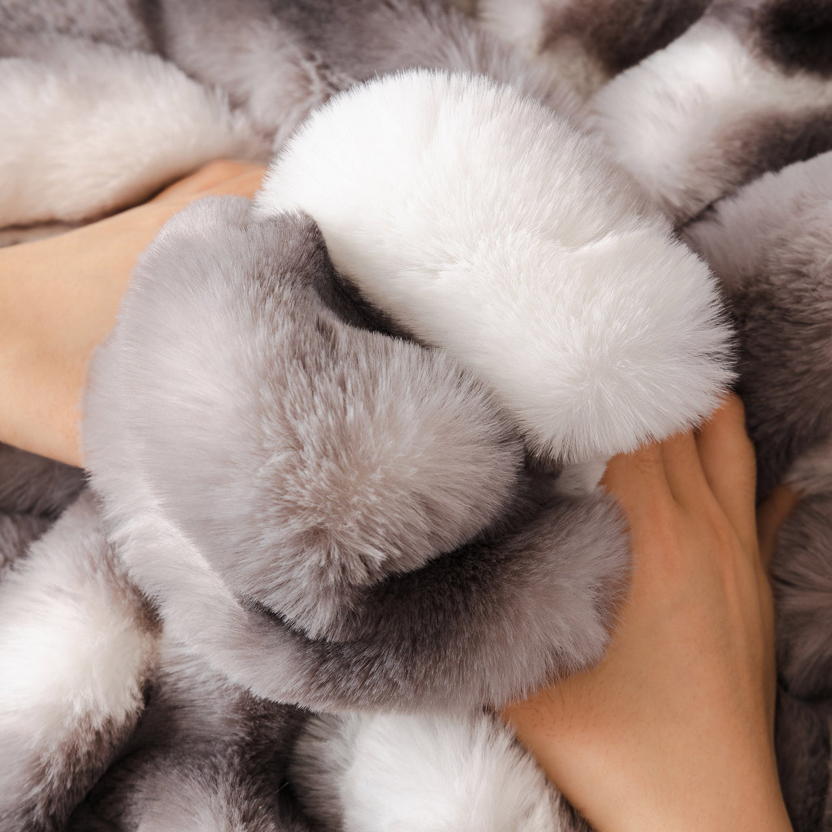 Ultra Soft Faux Fur Couch Cover – Large, Fluffy, and Elegant Sofa Throw Blanket