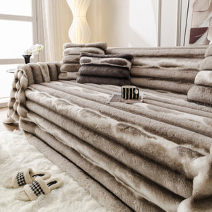 Ultra Soft Faux Fur Couch Cover – Large, Fluffy, and Elegant Sofa Throw Blanket