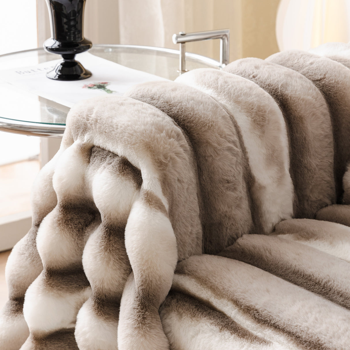 Ultra Soft Faux Fur Couch Cover – Large, Fluffy, and Elegant Sofa Throw Blanket
