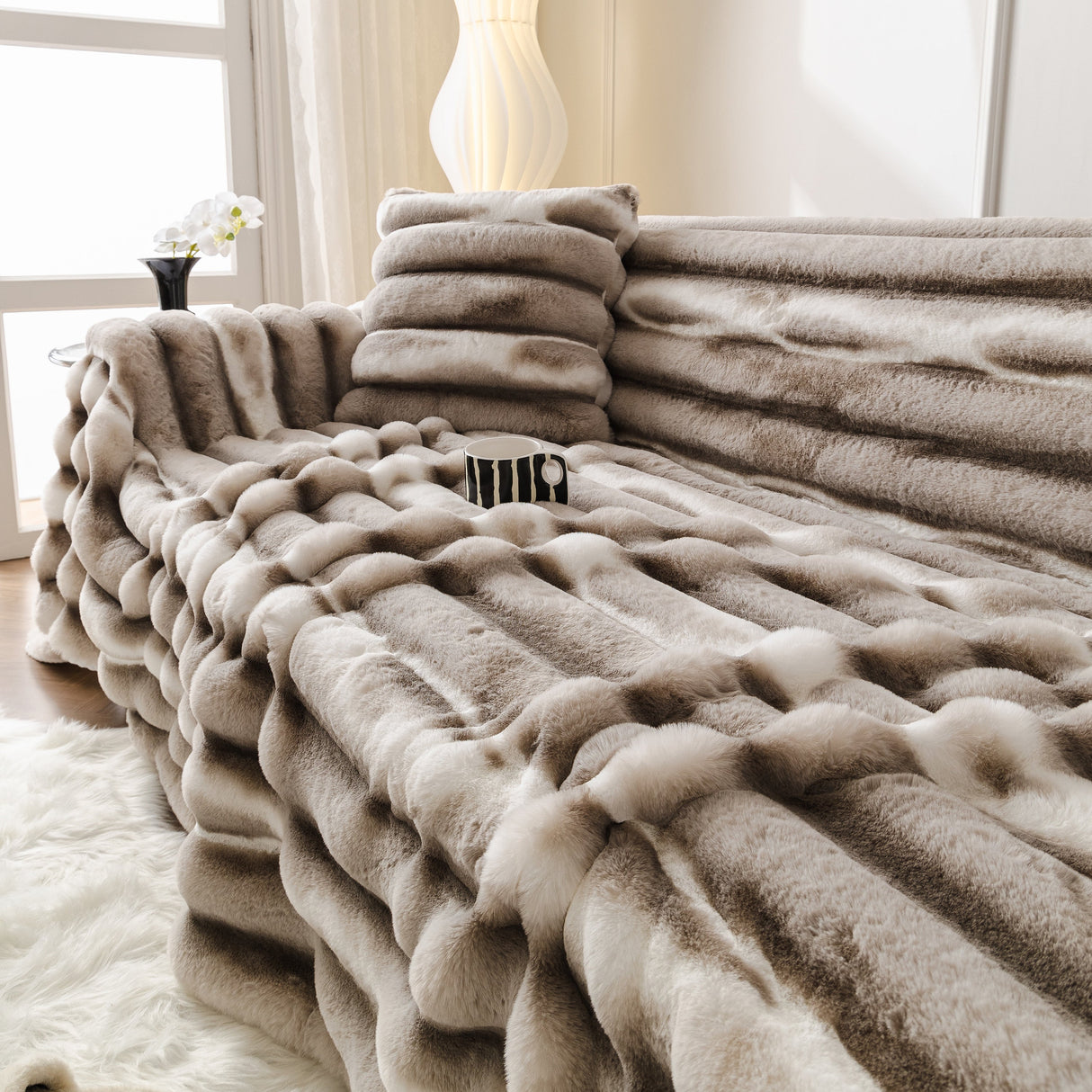 Ultra Soft Faux Fur Couch Cover – Large, Fluffy, and Elegant Sofa Throw Blanket