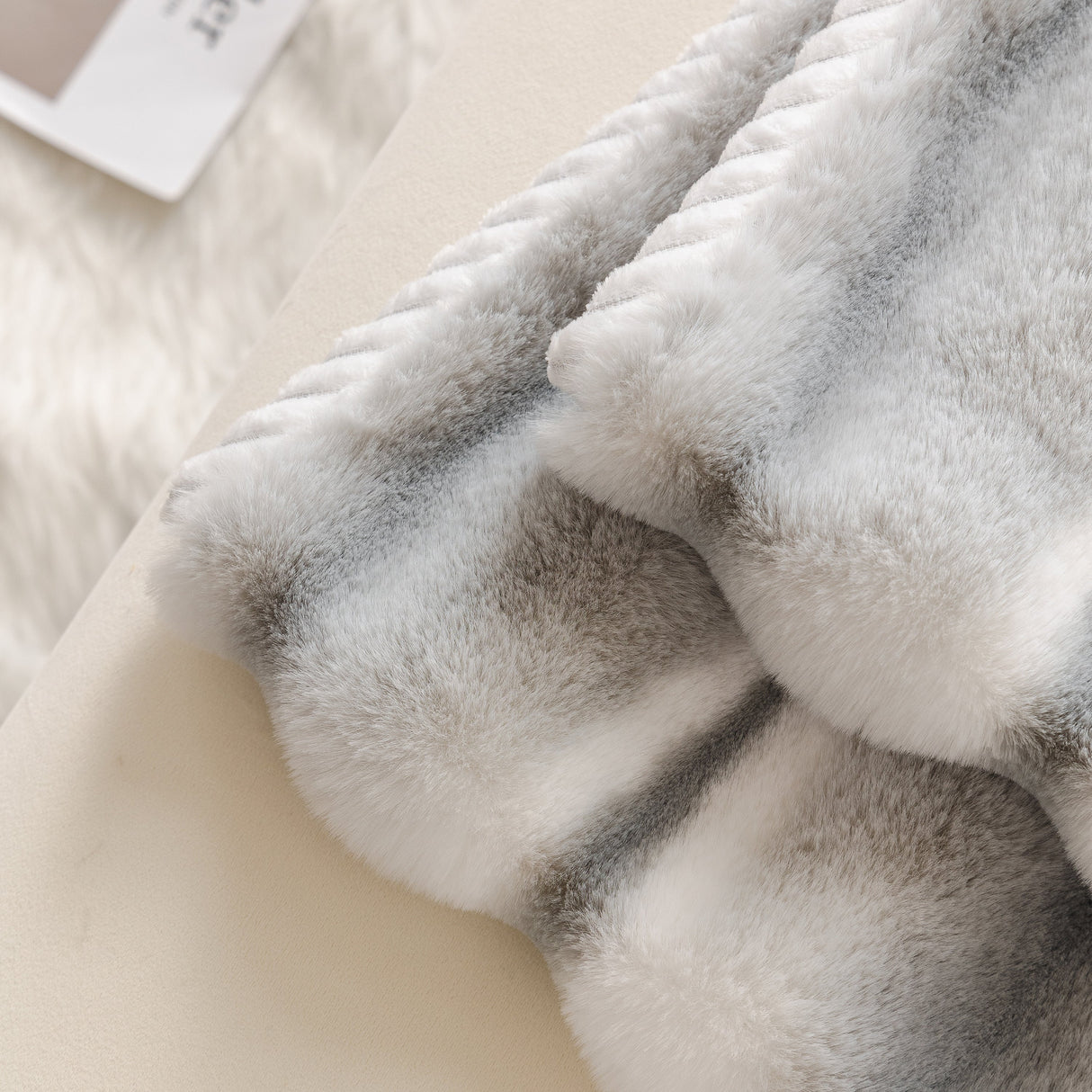 Ultra Soft Faux Fur Couch Cover – Large, Fluffy, and Elegant Sofa Throw Blanket