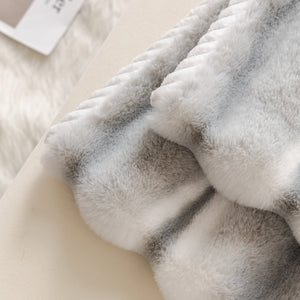 Ultra Soft Faux Fur Couch Cover – Large, Fluffy, and Elegant Sofa Throw Blanket