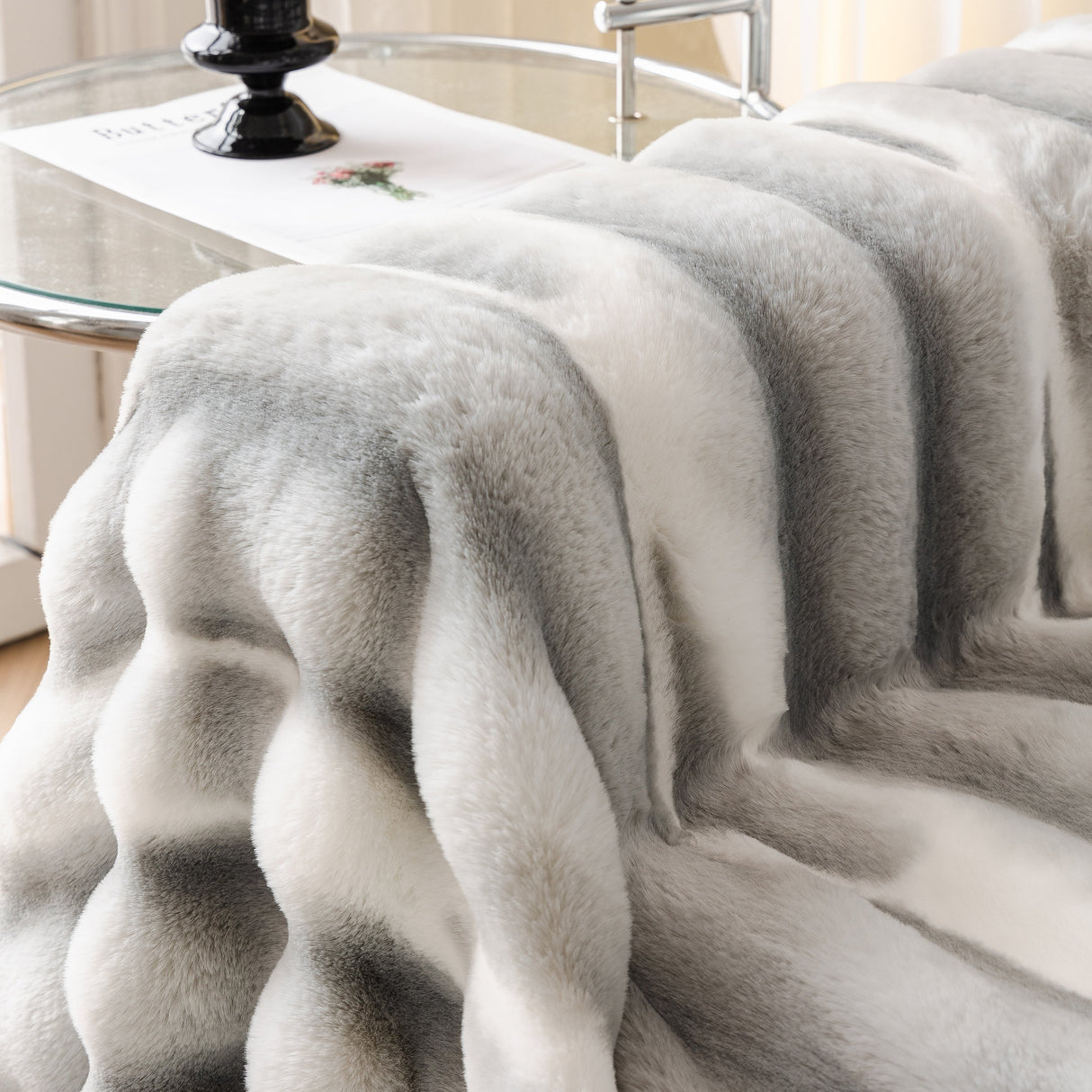 Ultra Soft Faux Fur Couch Cover – Large, Fluffy, and Elegant Sofa Throw Blanket