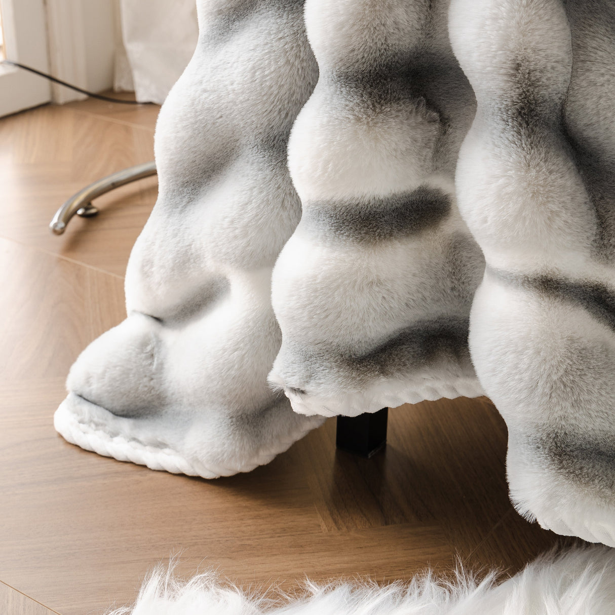 Ultra Soft Faux Fur Couch Cover – Large, Fluffy, and Elegant Sofa Throw Blanket