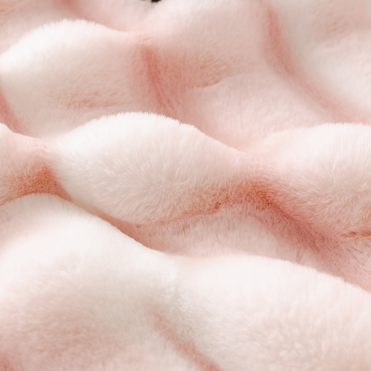 Ultra Soft Faux Fur Couch Cover – Large, Fluffy, and Elegant Sofa Throw Blanket